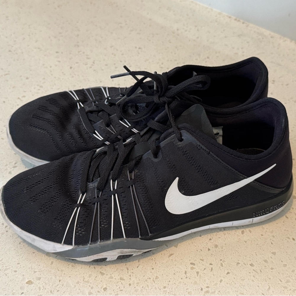 Nike Free TR 6 Women’s Size 10 Black & White Cross Training HIIT Shoes